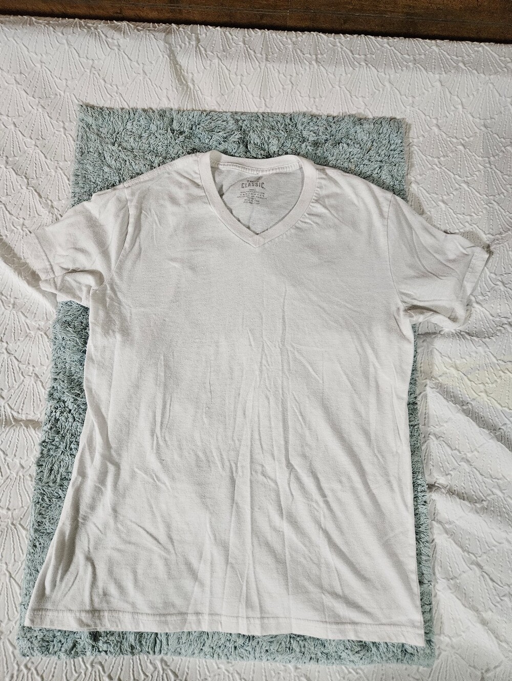 True Classic White V-Neck Tee Size Small